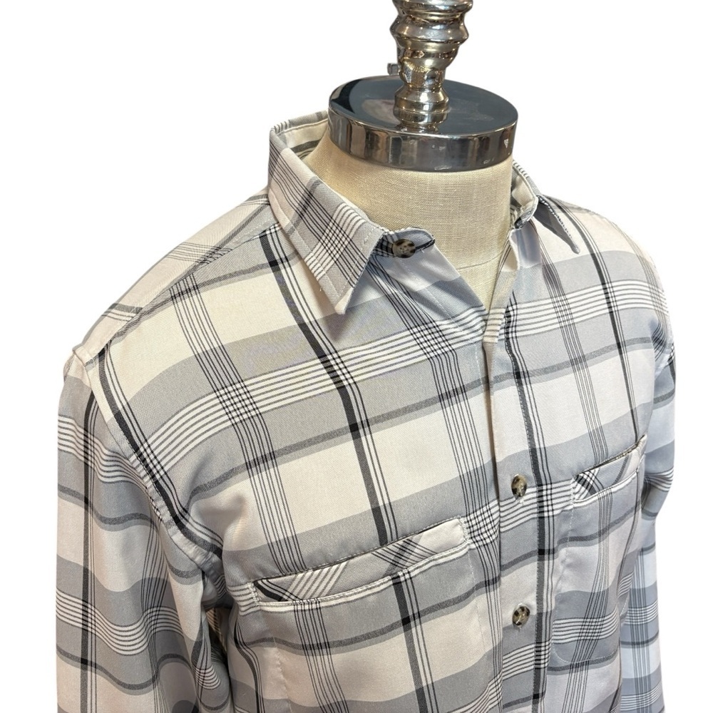 Tilley Men's Travel Shirt Gray Plaid Button-Down Shirt Wrinkle Free Sz. M - Picture 2 of 10